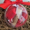 Διάφανη Χριστουγεννιάτικη μπάλα δώρου με lip balm και κόκκινο βελουτέ scrunchie